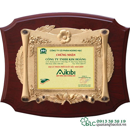 Bảng vinh danh gỗ đồng tại Quà tặng Bảo Lợi