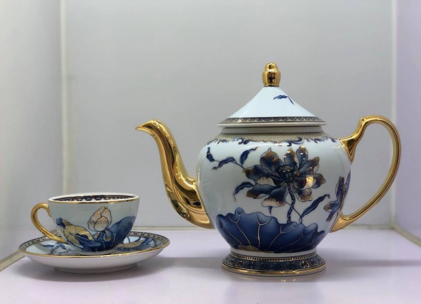 Bộ ấm uống trà độc đáo, sang trọng để sếp dùng để tiếp khách quý