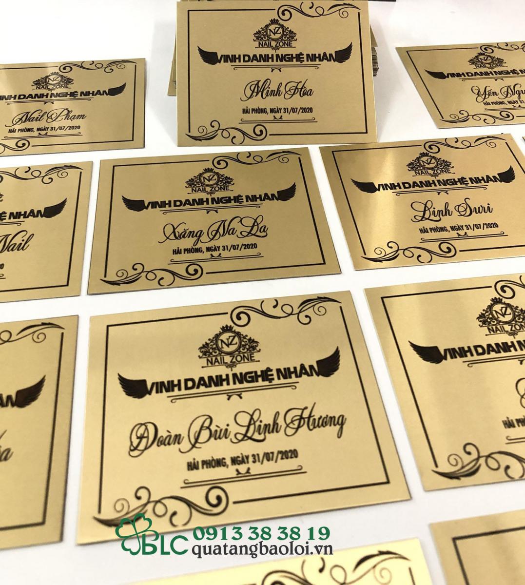 Quà tặng Bảo Lợi cung cấp bảng vinh danh in nhôm chuyển nhiệt