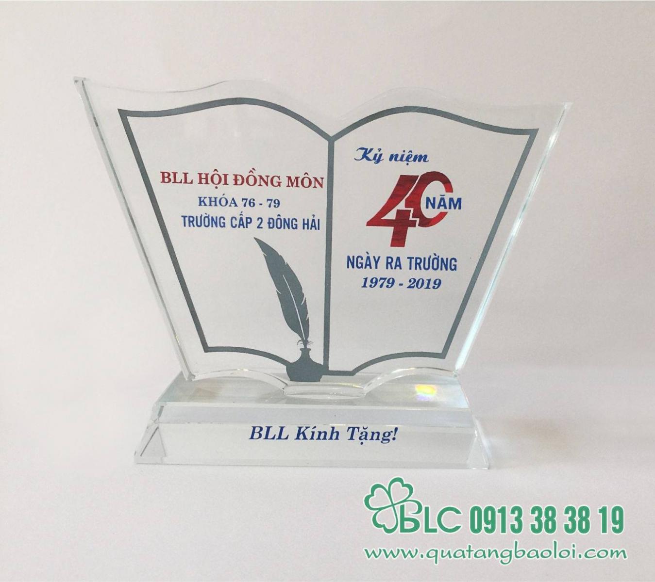 Kỉ niệm chương là món quà ý nghĩa ngày Nhà giáo Việt Nam 20/11