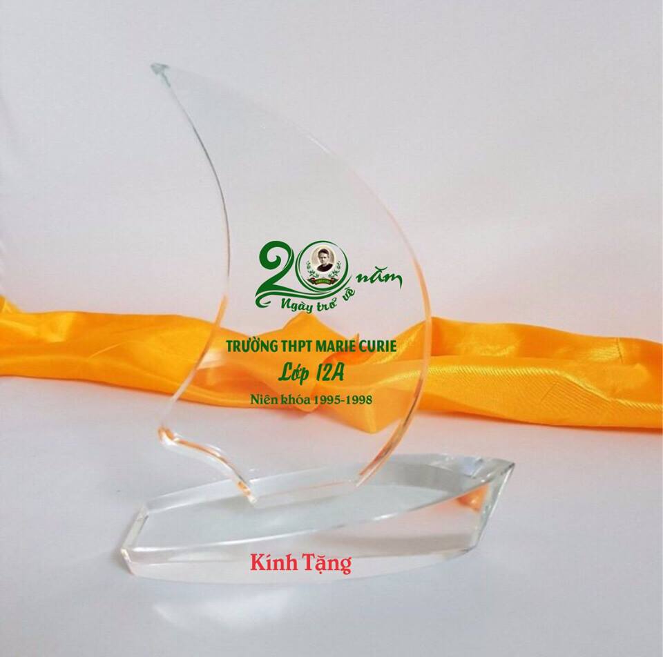 Kỉ niệm chương pha lê tại Quà tặng Bảo Lợi